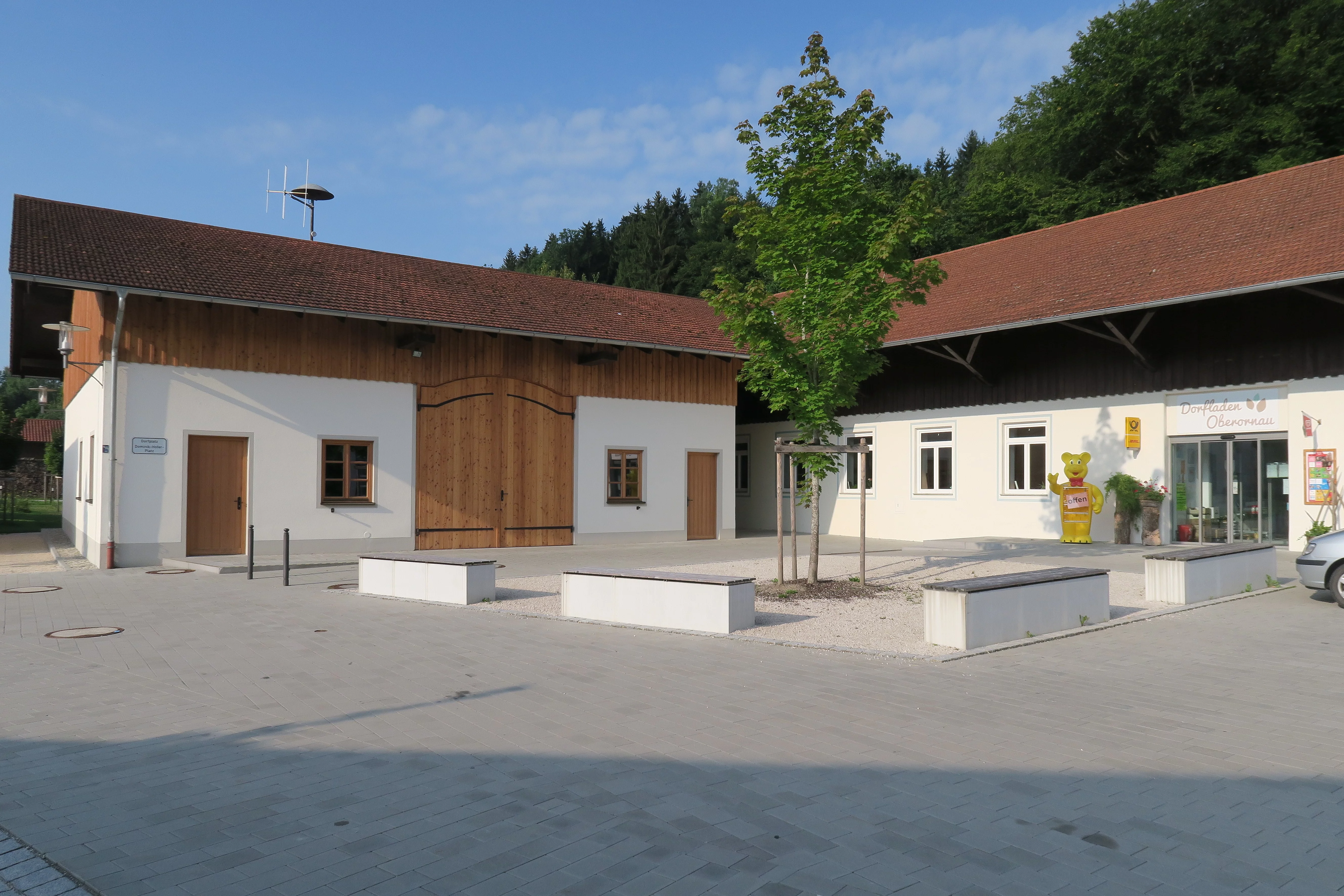 Dorfladen Oberornau vom Parkplatz aus